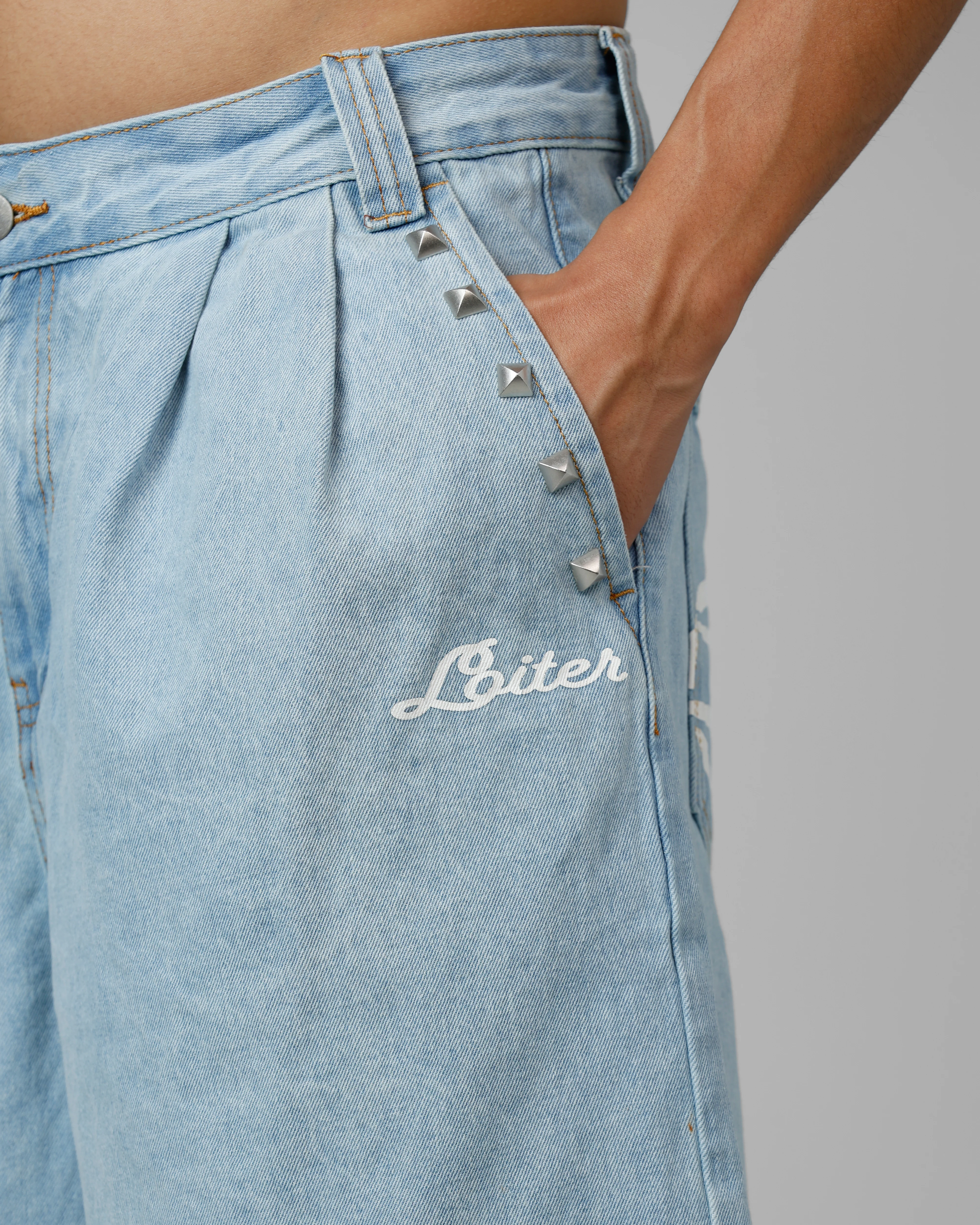 3 Quarter Shorts Light Wash - Image 7