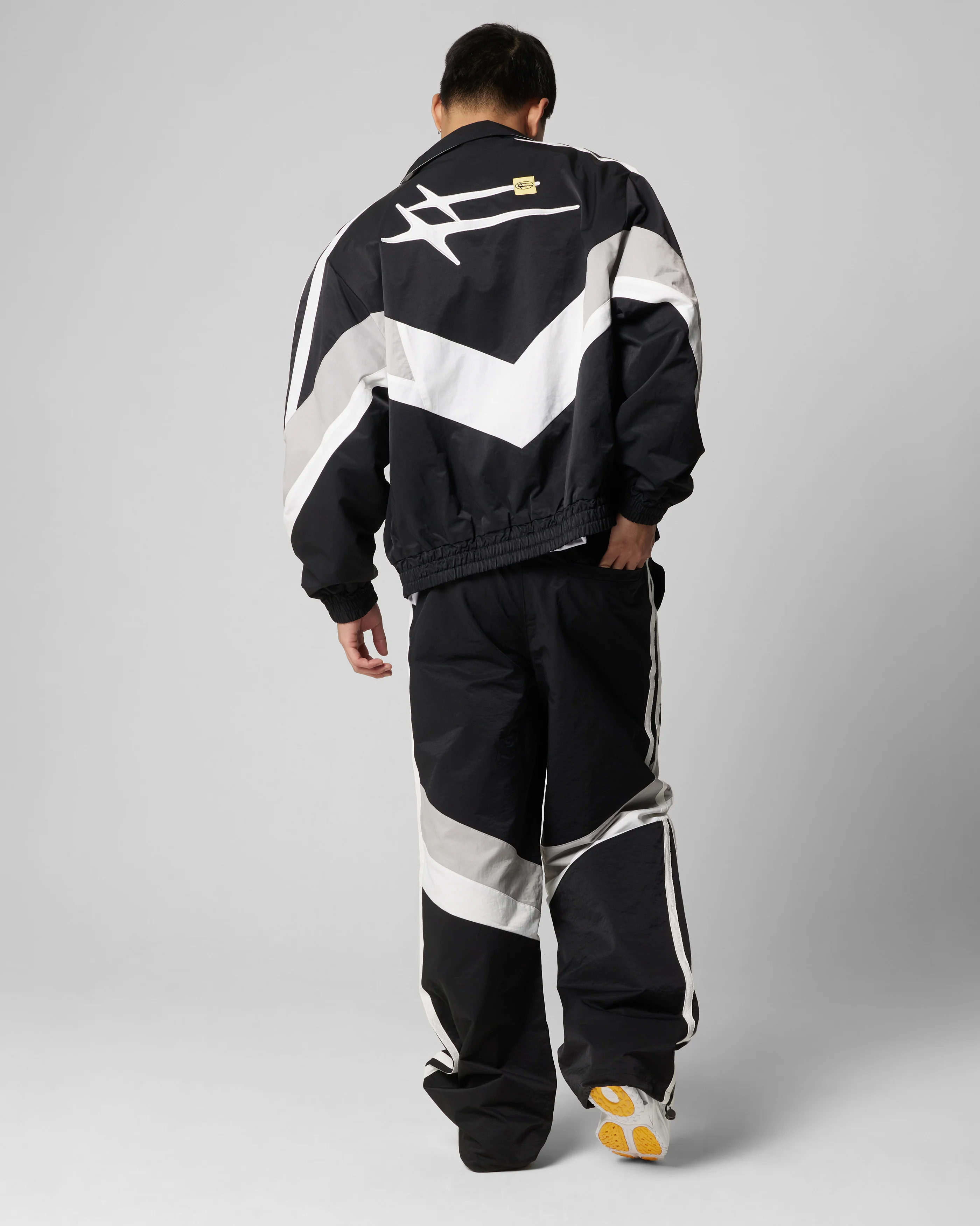 Loiter Hybrid Track Jacket Black/Grey - Image 4