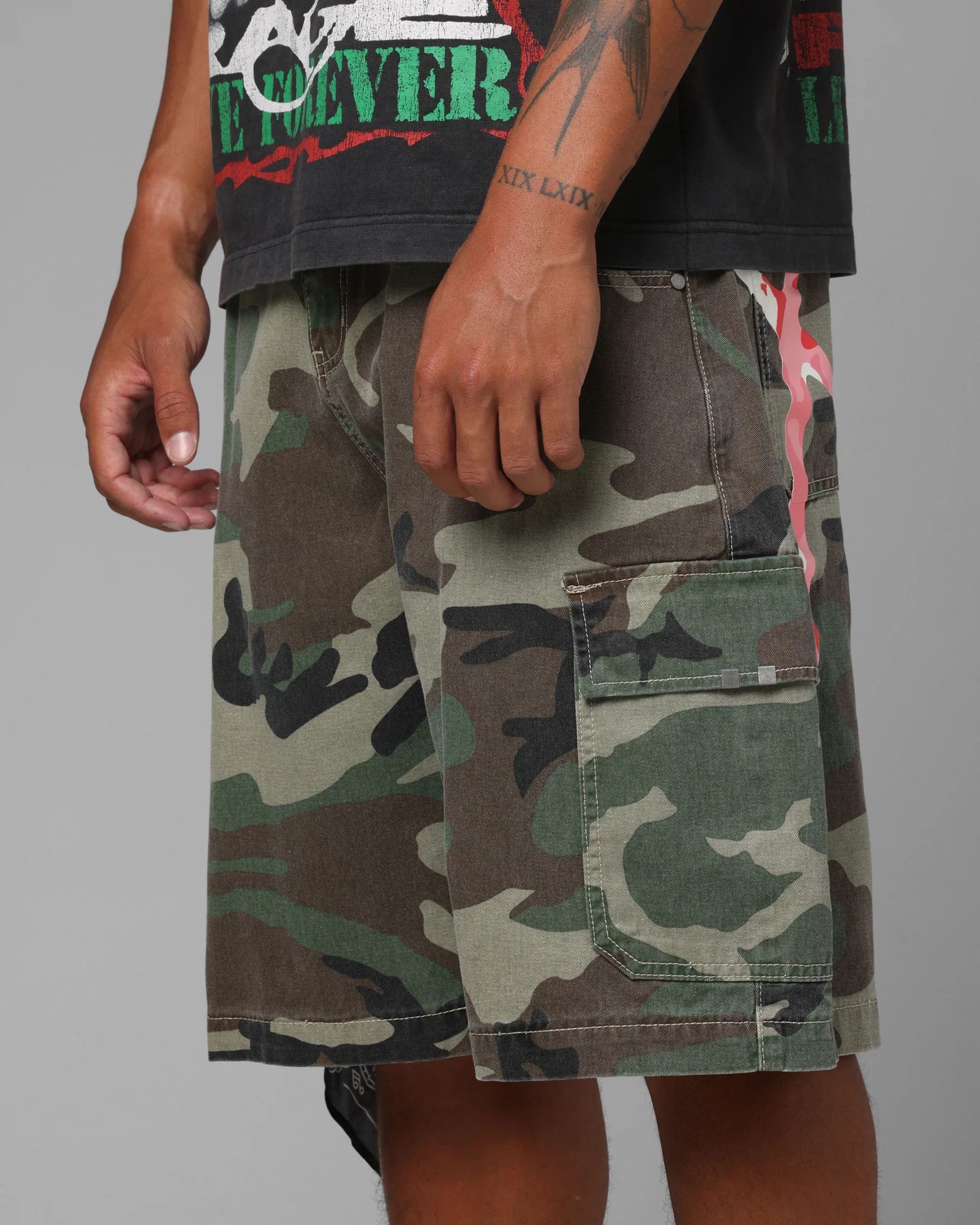 Loiter Star Born Cargo Shorts Camo - Image 4