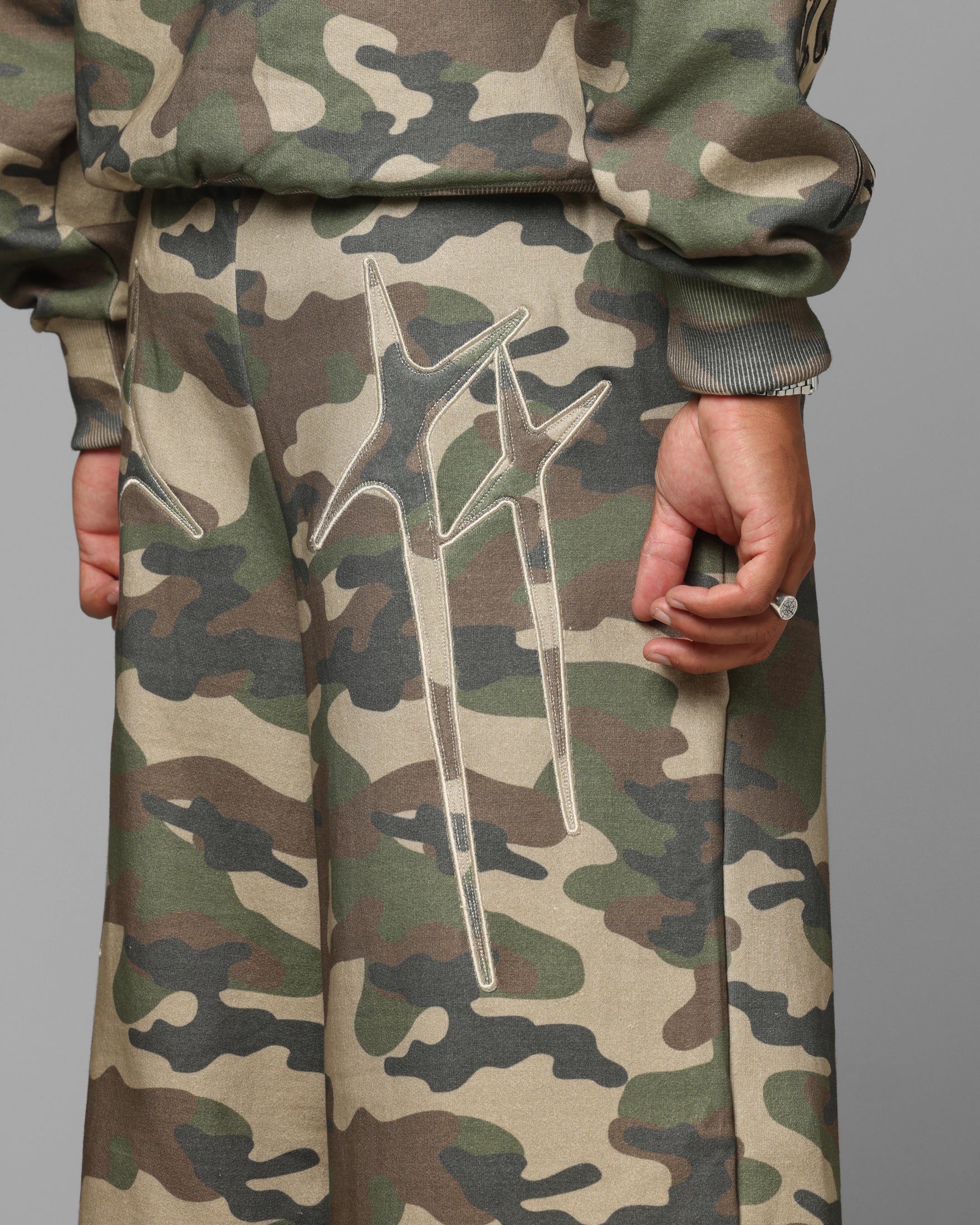 Loiter Ultra Hybrid Sweatpants Camo - Image 4